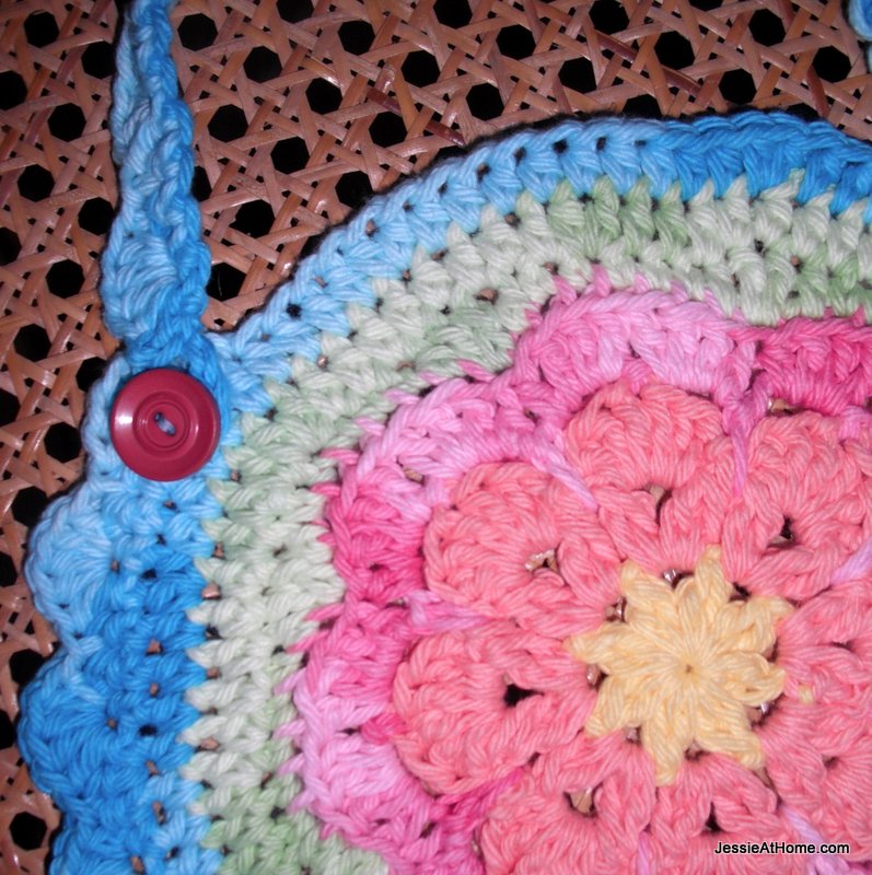Flower-Bib-Free-Crochet-Pattern-Close-Up
