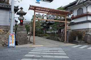 Nagano, walking to temple