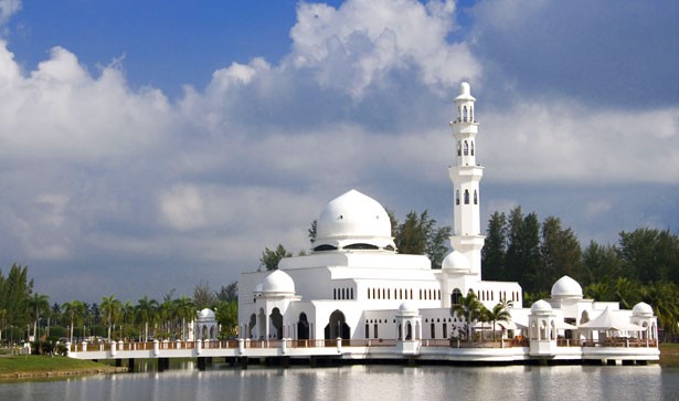 Tengku Tengah Zaharah Mosque (Floating Mosque)