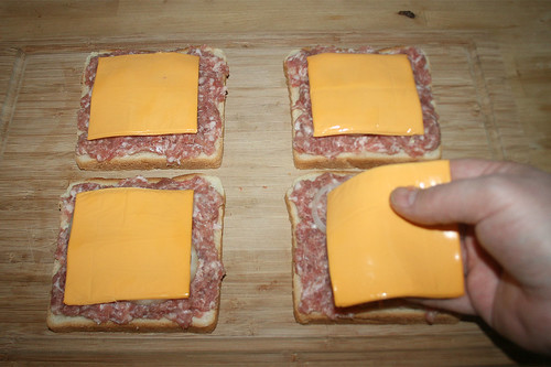 09 - Käse auflegen / Add cheese