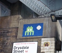 Space Invader in London - LDN_111 (2011-04)