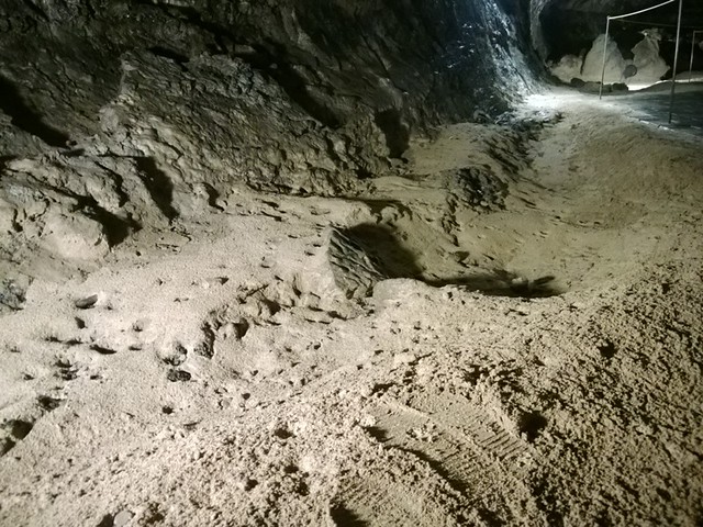 lumia 925 - lava caves on Jeju Island-003