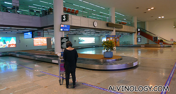 Look at how empty the airport is when we landed at Don Mueang 
