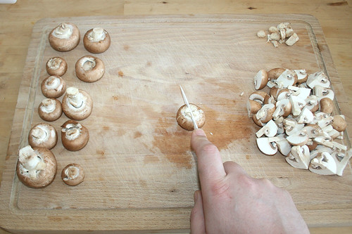 22 - Champignons vierteln / Quarter mushrooms