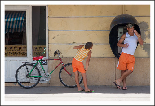 Cuba: bellen in oranje by hans van egdom