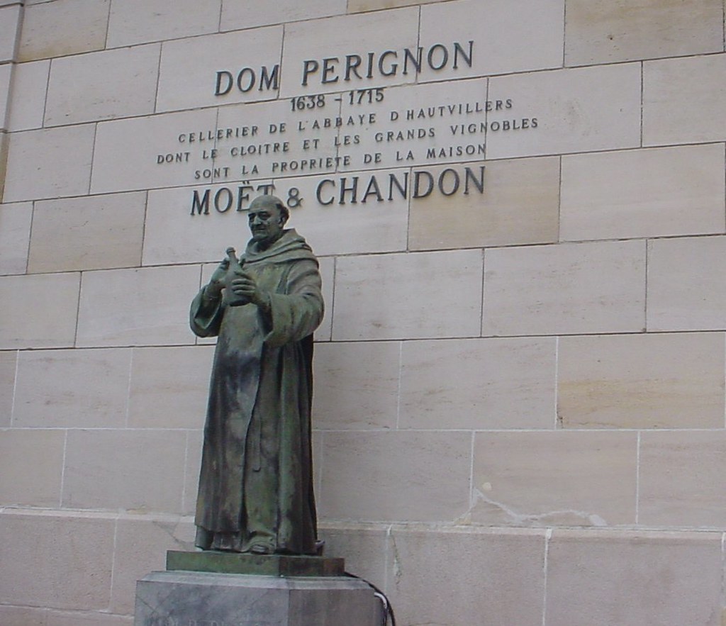 Estatua de Pierre Pérignon en Épernay, Francia. Autor, Alexandre Campolina
