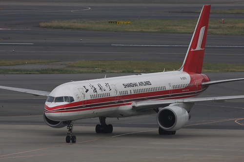 Shanghai Airlines B-2876
