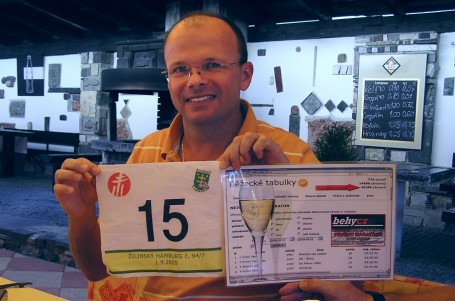 Správce běžeckých tabulek zvládl unikátní maratonský trojboj
