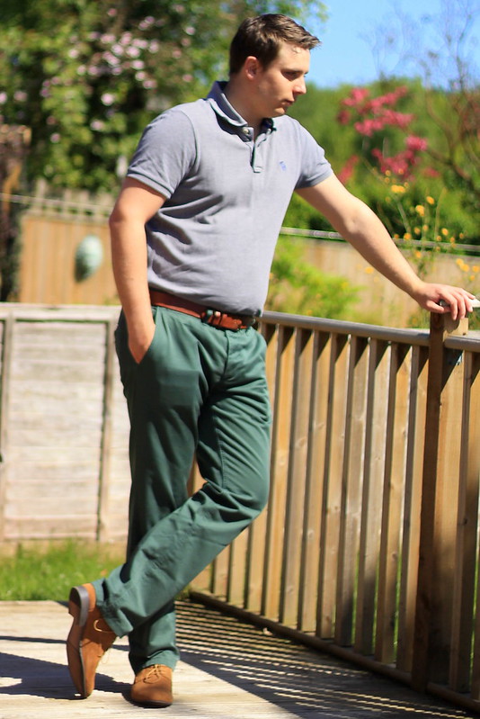 OOTD, outfit of the day, men's polo shirt, green chinos, suede brogues