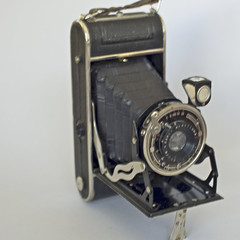 15—Folding camera 6x9 (120 film) by C-F-Foth & Co (Berlin) self erecting (Foth 20)