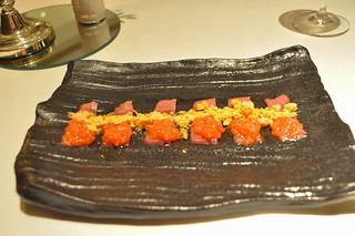 Usuzukuri de toro con pan y tomate