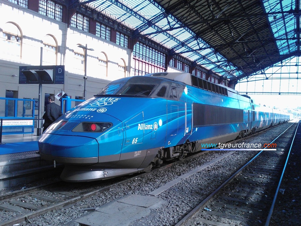 Le TGV Allianz à quai voie D dans la gare marseillaise