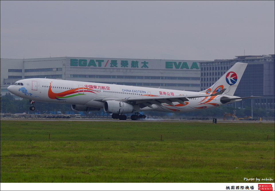 China Eastern Airlines B-6128-006