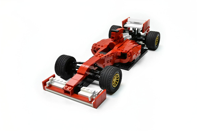 Ferrari F14 T (1)