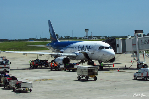 LAN Airlines - Airbus A319-100 CC-CYI - MVD Airport (Montevideo, Uruguay)