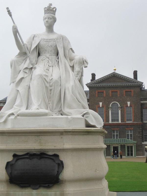 Victoria in front of Kensington Palace