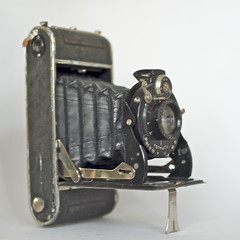 15—Folding camera 6x9 (120 film) by C-F-Foth & Co (Berlin) self erecting (Foth 3)