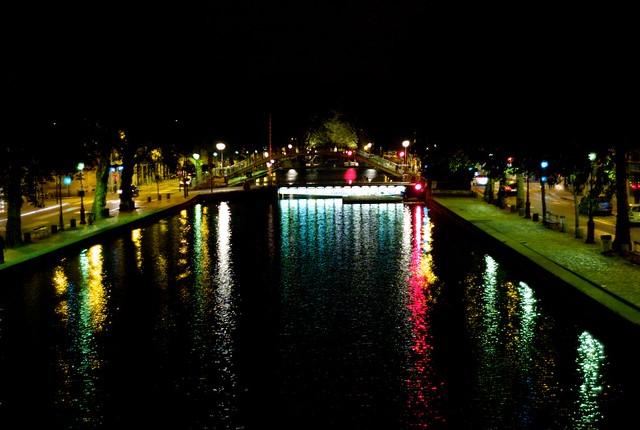 夜のサンマルタン運河。