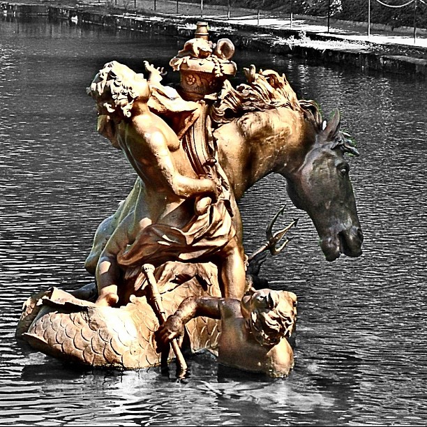 5. Espectacular estatua en una de las fuentes. Autor, Luis Miguel García
