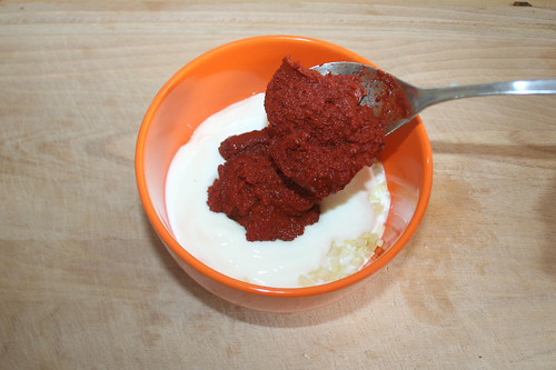20 - Knoblauch& Tandoori zum Joghurt geben / Add garlic and tandoori to yoghurt