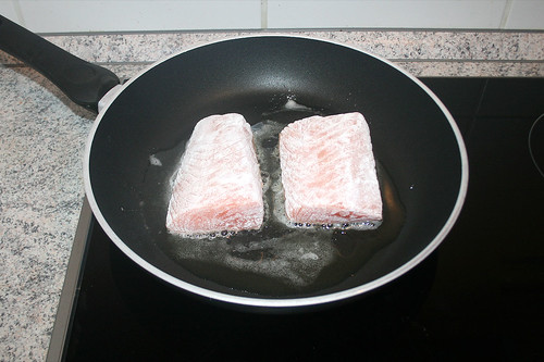 27 - Lachs in Pfanne geben / Put salmon in pan
