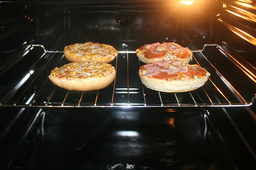05 - Dr. Oetker Pizzaburger Speciale - Im Ofen backen / Bake in oven