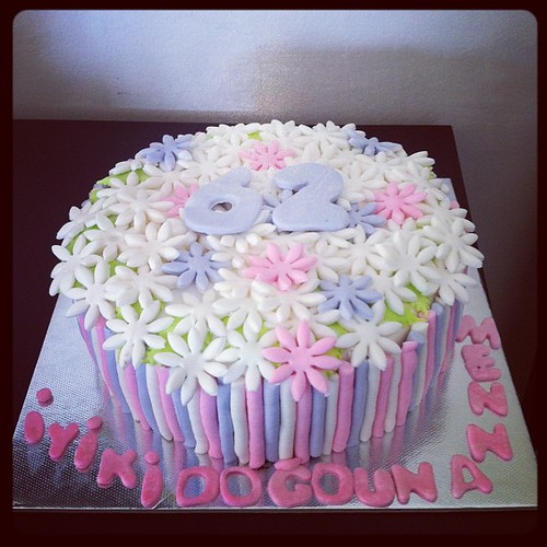 #birthdaycake #flowers#sugarart #sugarcake #sugarpaste #sekerhamurlupastalar by l'atelier de ronitte