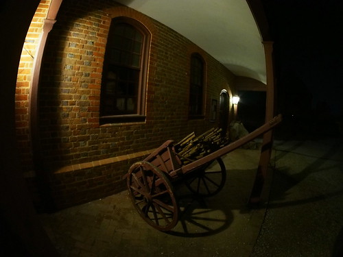 Colonial Williamsburg at night by fangleman