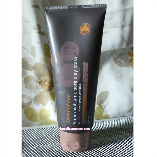 Innisfree Super Volcanic Pore Clay Mask revieqlw at www.earthlingorgeous.com