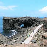 澎湖小門嶼玄武岩地層與海蝕洞。（圖片來源：林務局）