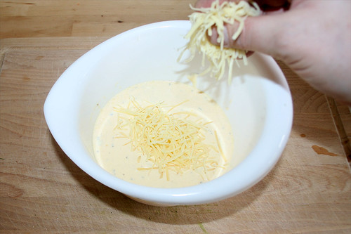 36 - Edamer unterheben / Fold in edam cheese