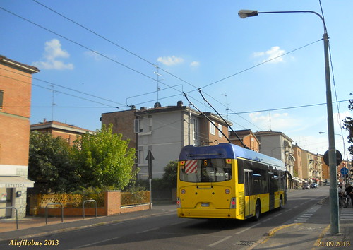 filobus Neoplan n°03 in via Fratelli Rosselli - linea 6
