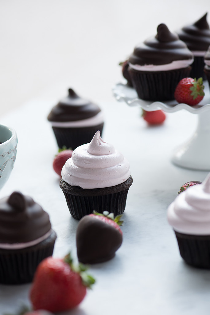 Chocolate Covered Strawberry Hi Hat Cupcakes www.pineappleandcoconut.com