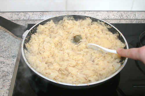 25 - Sauerkraut umrühen / Stir sauerkraut