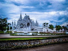 Architecture: Wat Rong Khun