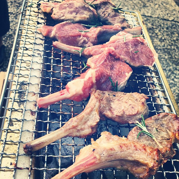 Lamb chops on shichirin (七輪). Really yummy.  #July4th
