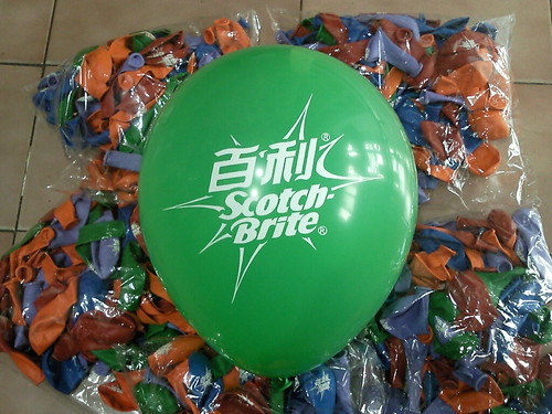 客製化廣告印刷氣球；10吋圓型標準色；單面單色印刷；紅色、橘色、藍色、綠色、淺紫色，印白色墨；百利 Scotch Brite by 豆豆氣球材料屋 http://www.dod.com.tw