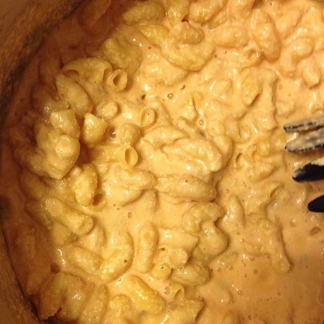 House to myself after a long, cold day = #vegan (cashew& red pepper) mac&cheese. #yearofmaking 23/365