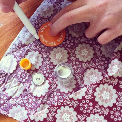 Little one is helping me with fabric covered buttons:) La piccola mi sta aiutando a coprire bottoni con il tessuto:)