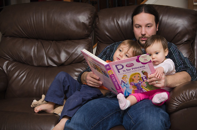 20140216-Reading-with-Daddy-3554