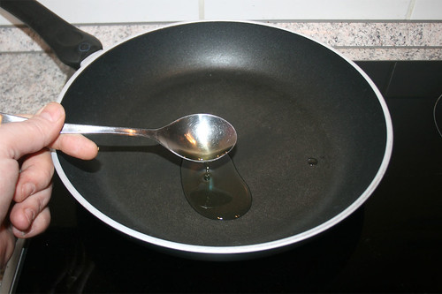 17 - Öl in Pfanne erhitzen / Heat up oil in pan