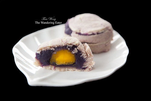 Inside the Taiwanese flaky mooncake filled with purple sweet potato paste and salted duck egg yolk - all made from scratch  (台灣芋頭酥)