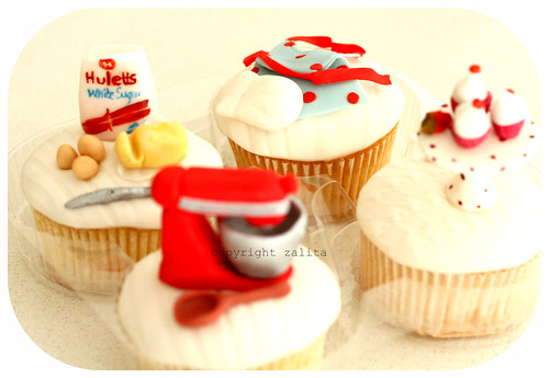 hullets sugar cupcakes by {zalita}