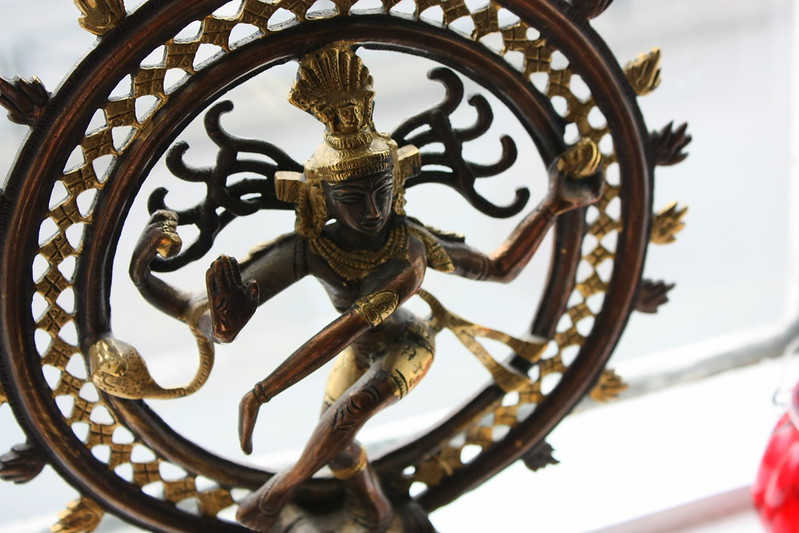 Dancing Shiva í stofuglugganum