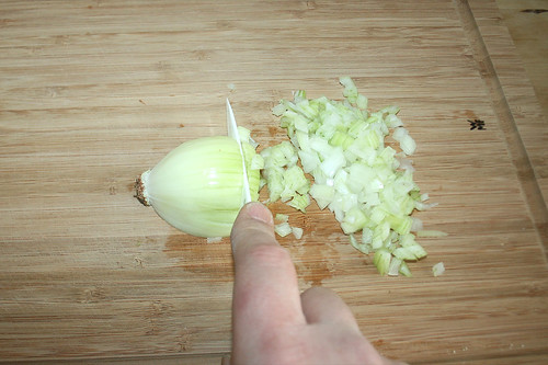 17 - Zwiebel würfeln / Dice onion