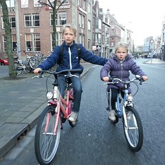 The Lulu wasn't feeling well this morning. Big brother Felix helped out #groningen