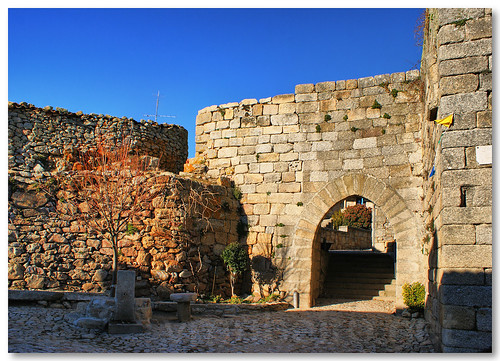 Porta da vila de Castelo Bom by VRfoto