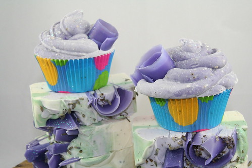 Lavender Oatmeal Cupcake Soap - The Daily Scrub (8)