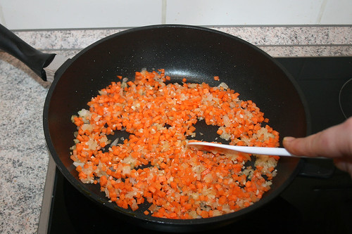 50 - Möhrenwürfel andünsten / Braise carrot dices