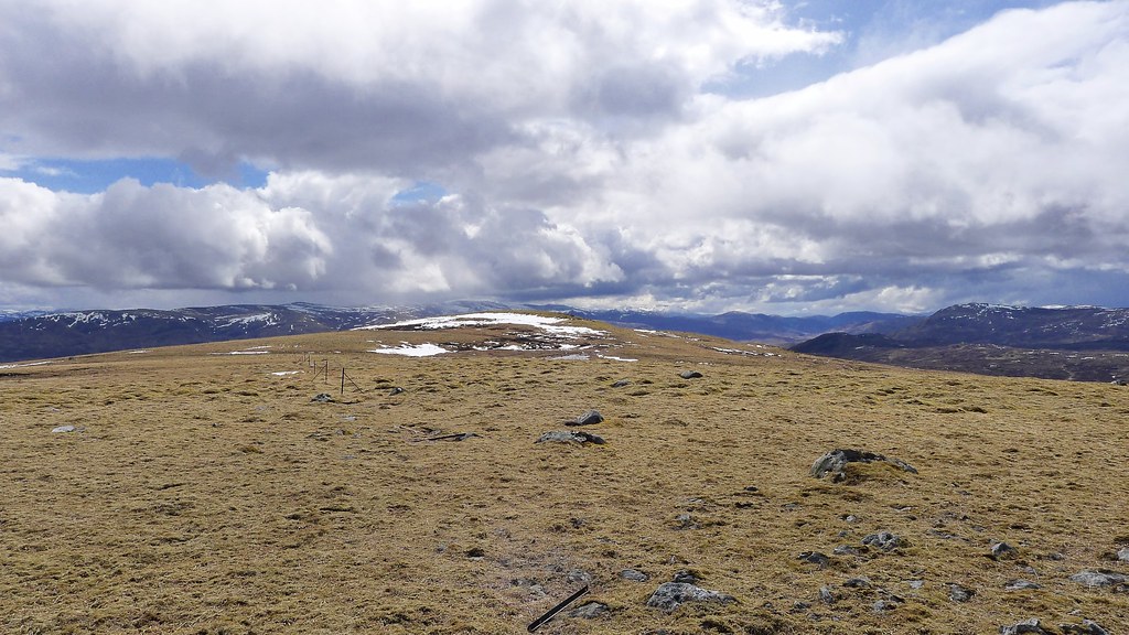 Summit plateau of Meall na h-Aisre